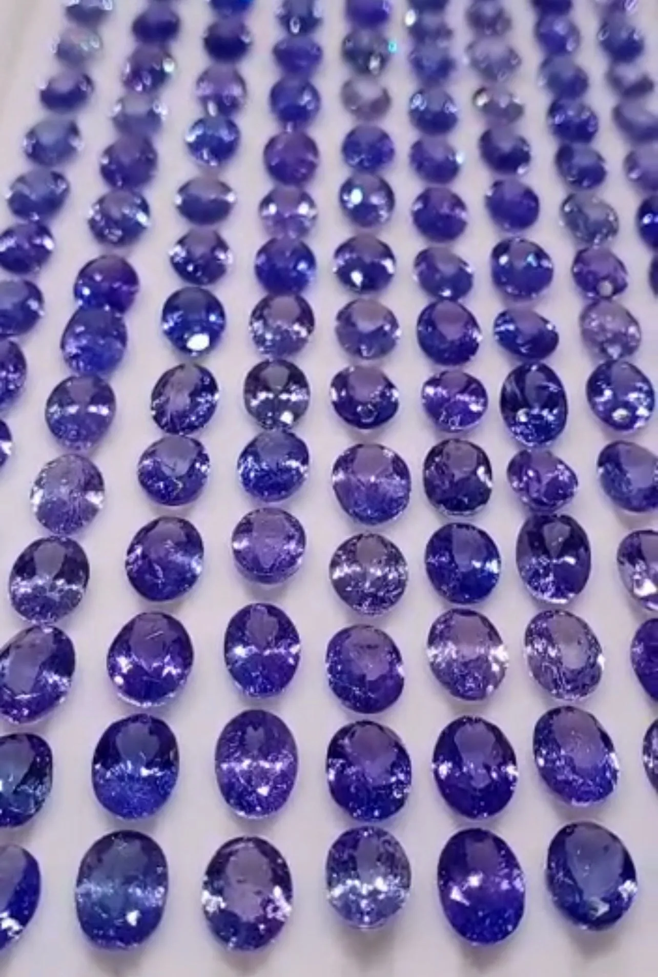 20 Carats Oval Rare Blue Tanzanite Deal for Jewelry Designers