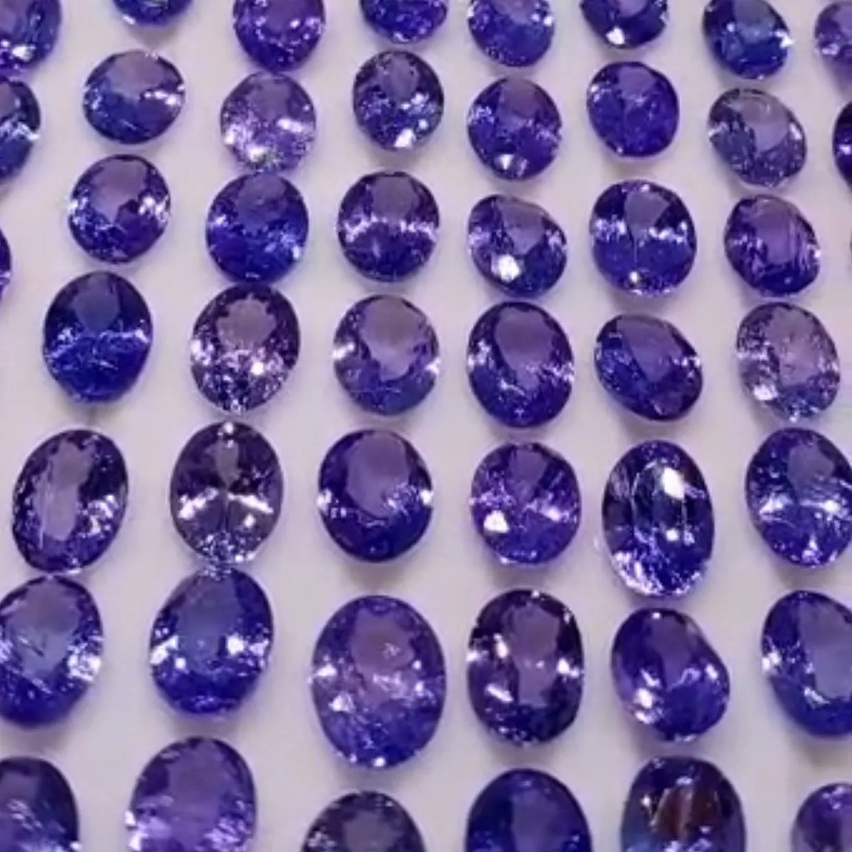 20 Carats Oval Rare Blue Tanzanite Deal for Jewelry Designers