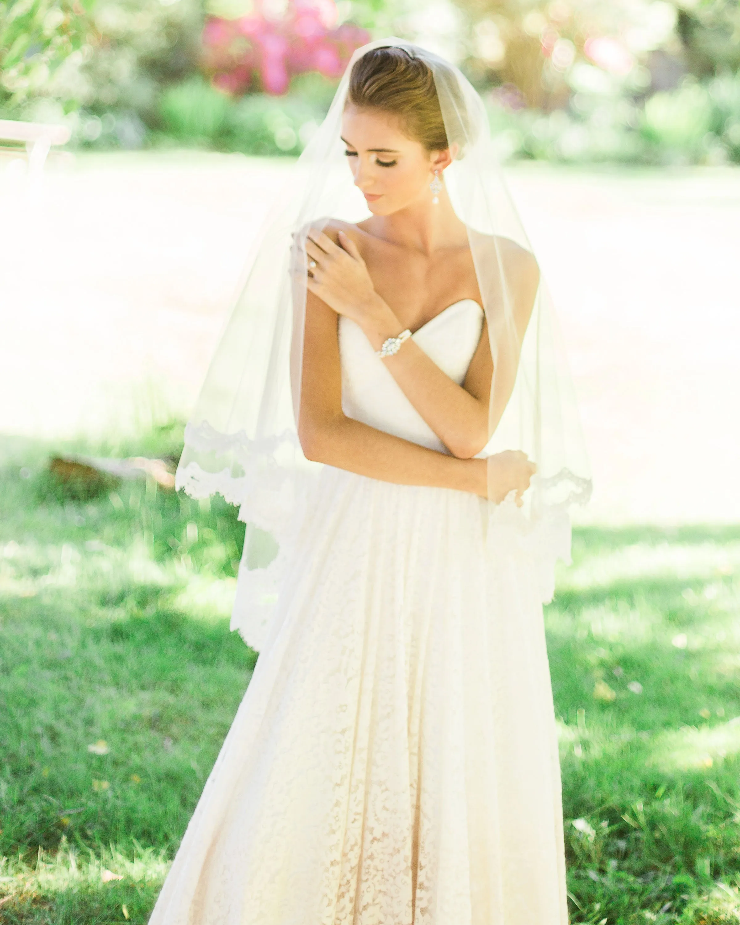 Amara Fingertip Lace Veil