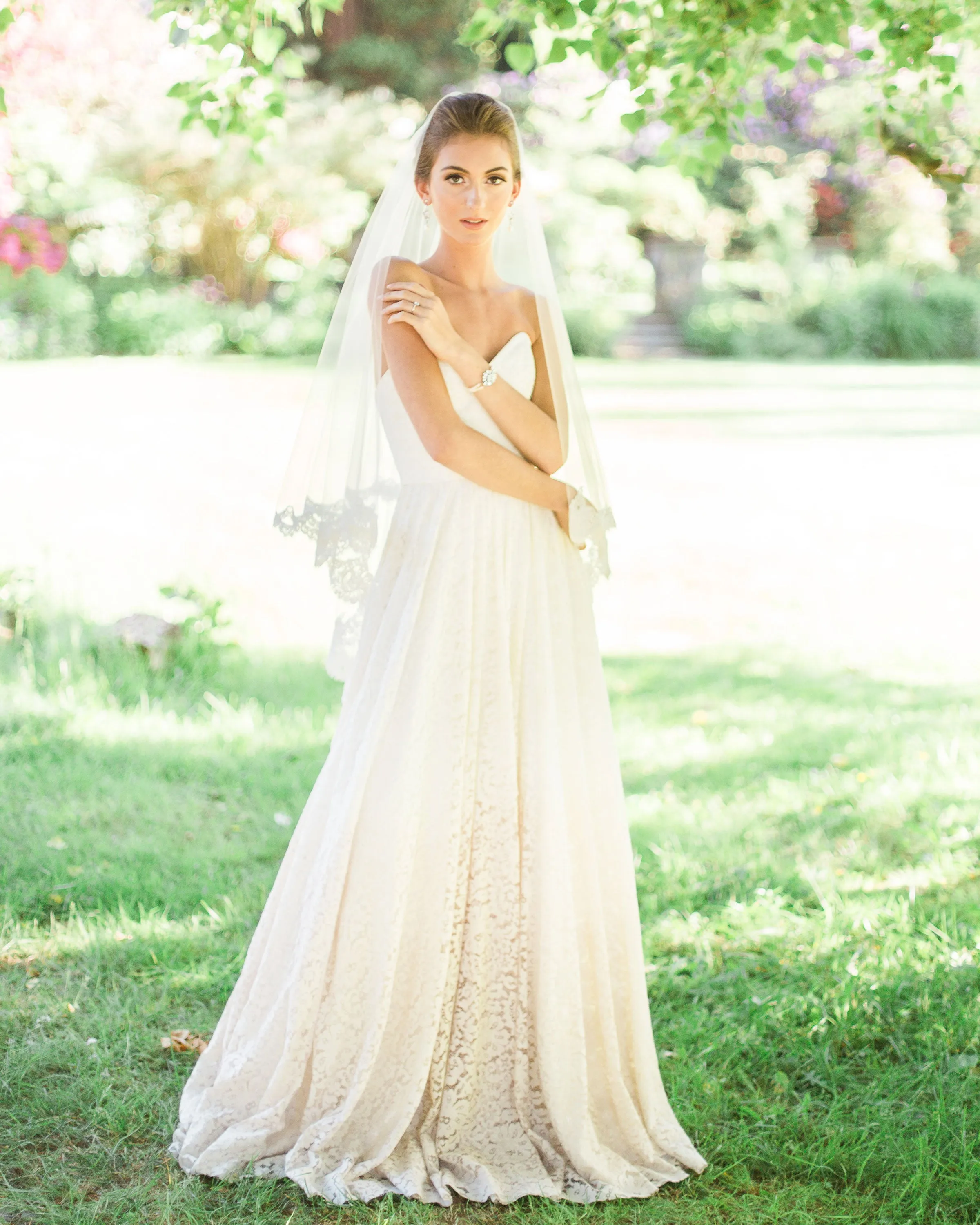 Amara Fingertip Lace Veil