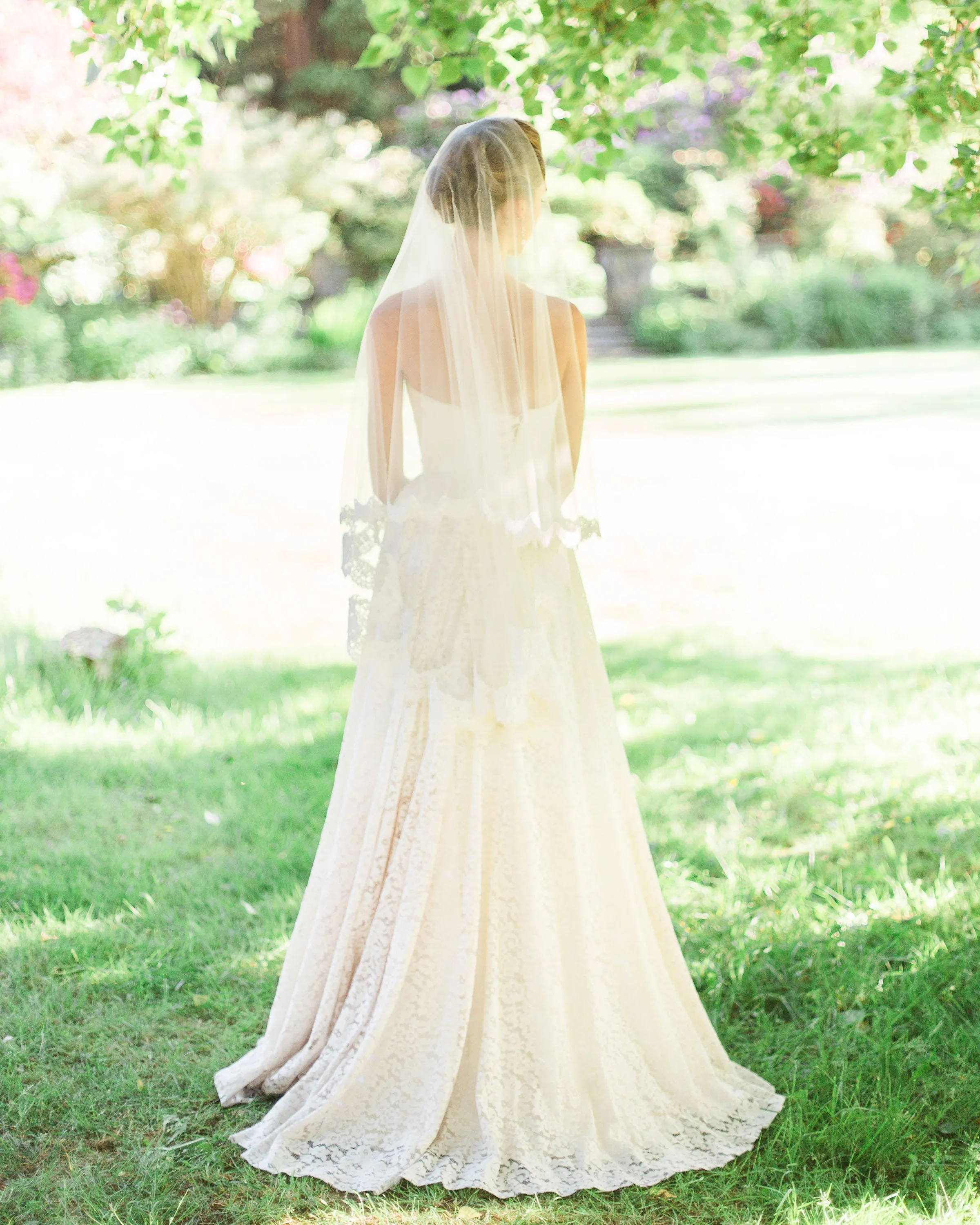 Amara Fingertip Lace Veil