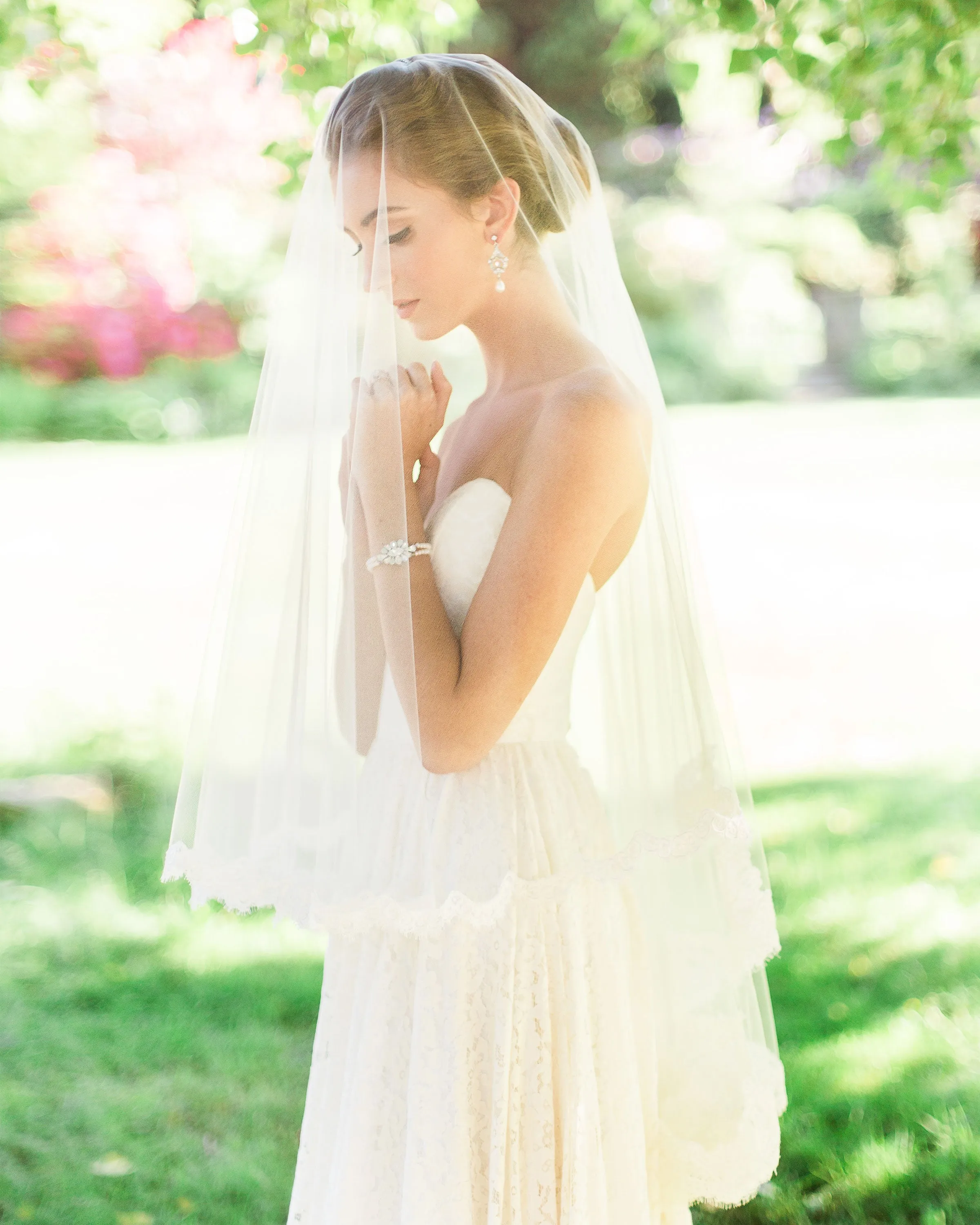 Amara Fingertip Lace Veil