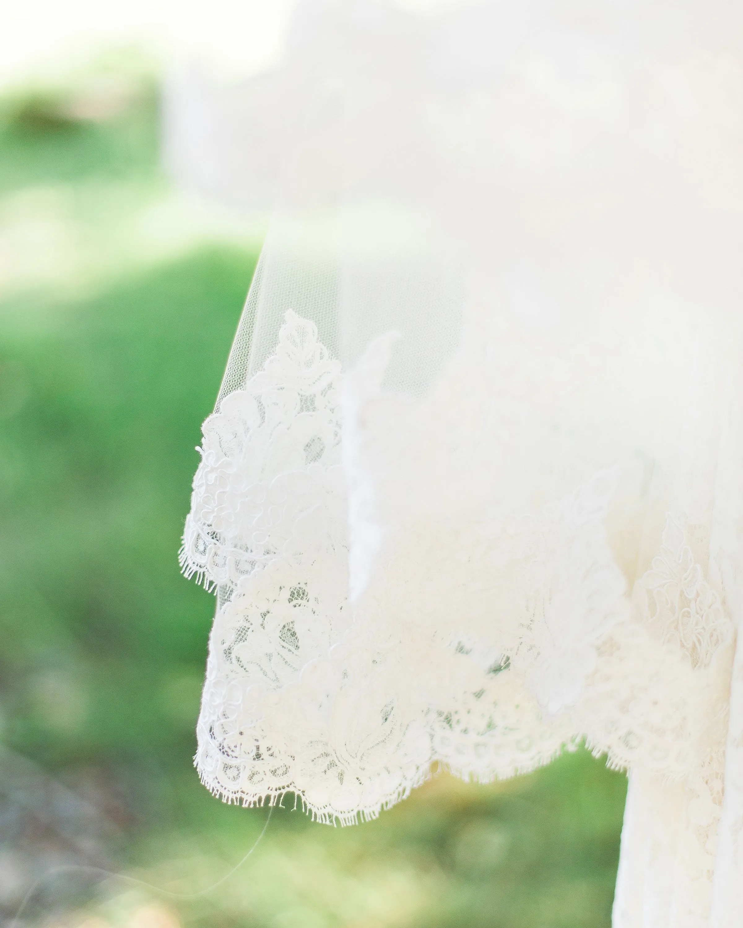 Amara Fingertip Lace Veil