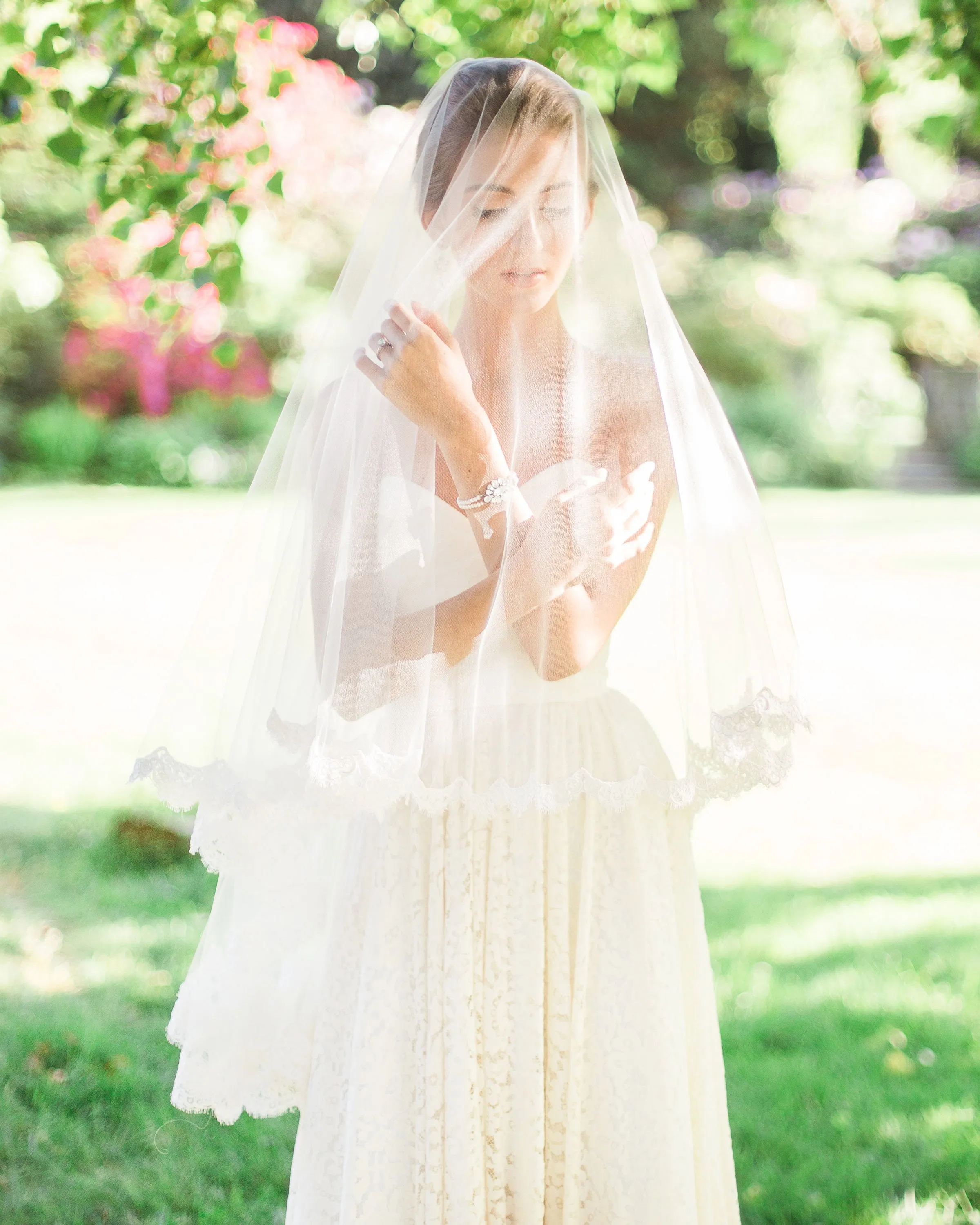 Amara Fingertip Lace Veil