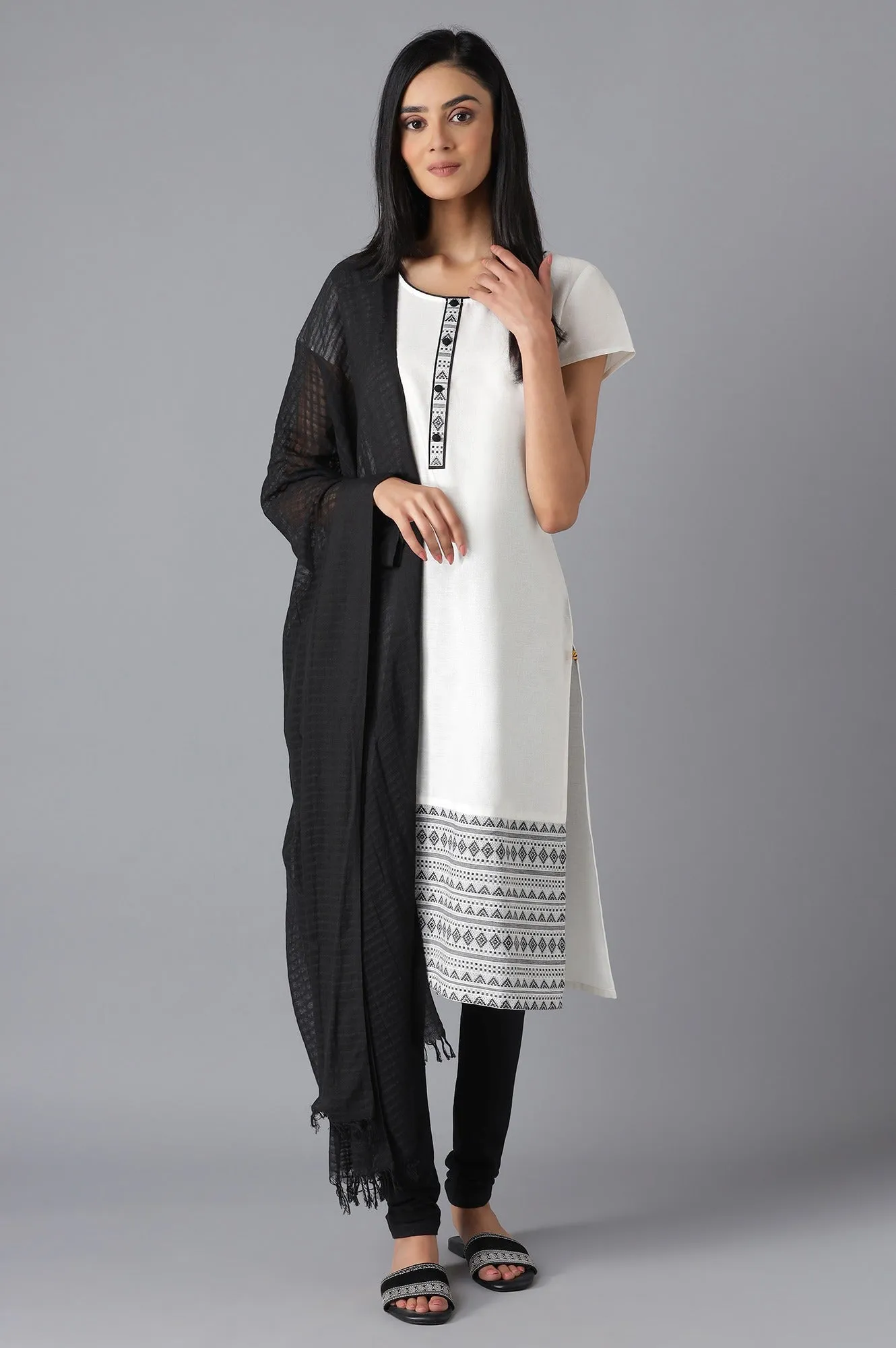 Black Yarn-Dyed Dupatta