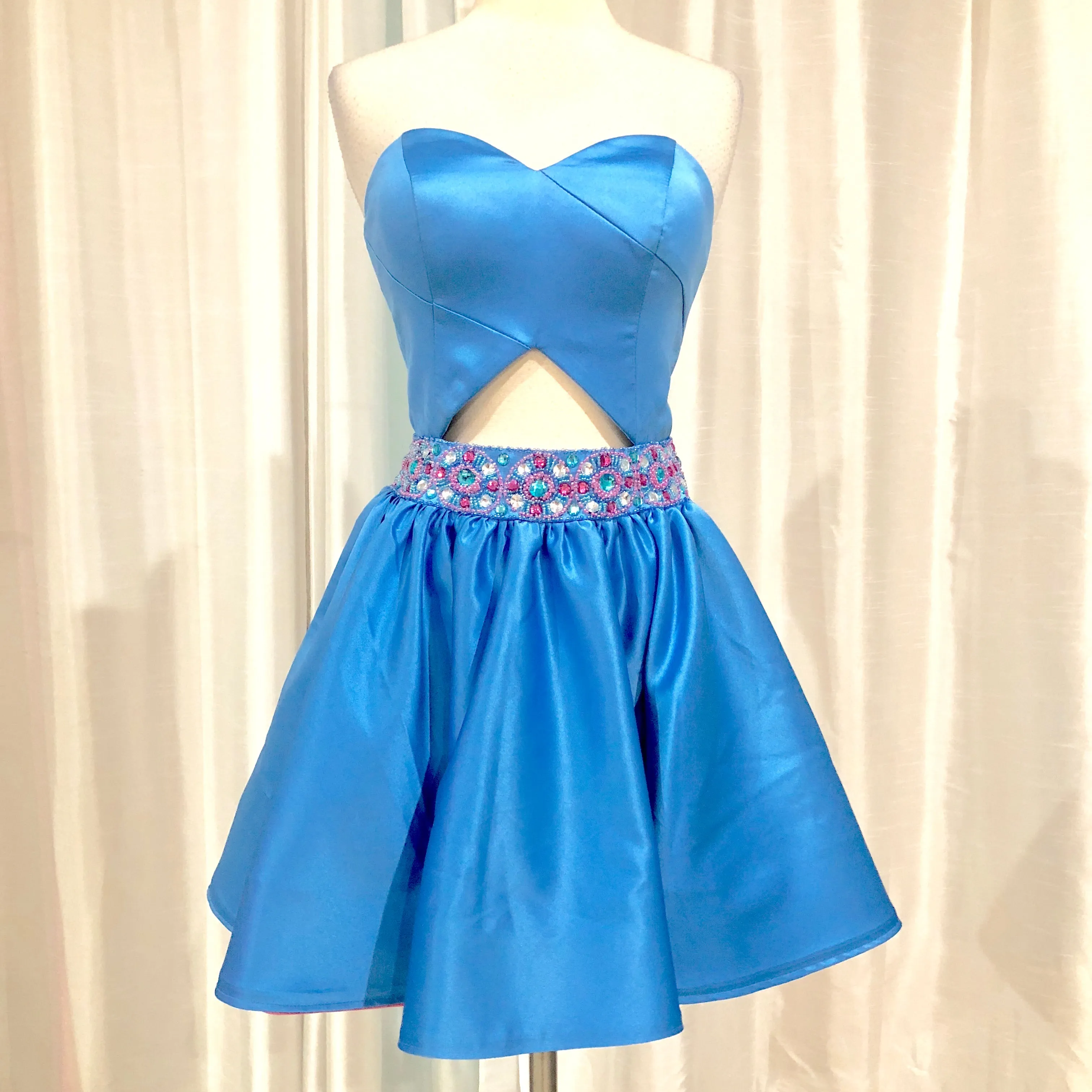 BOUTIQUE Short Strapless Baby Blue Gown Size 2