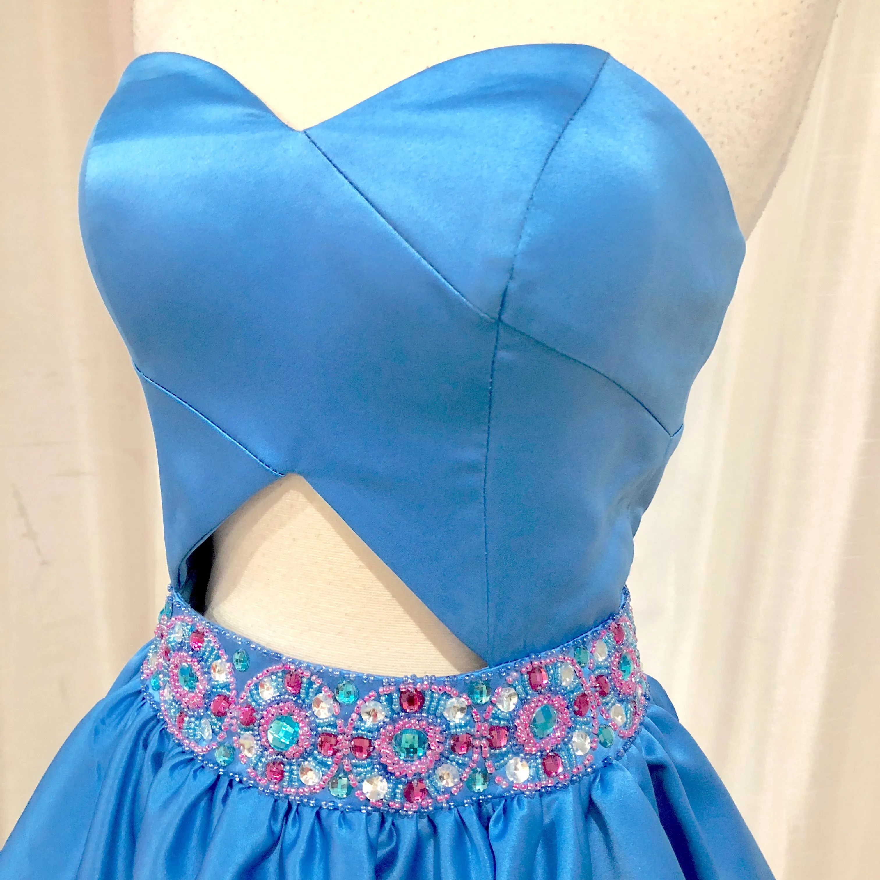 BOUTIQUE Short Strapless Baby Blue Gown Size 2