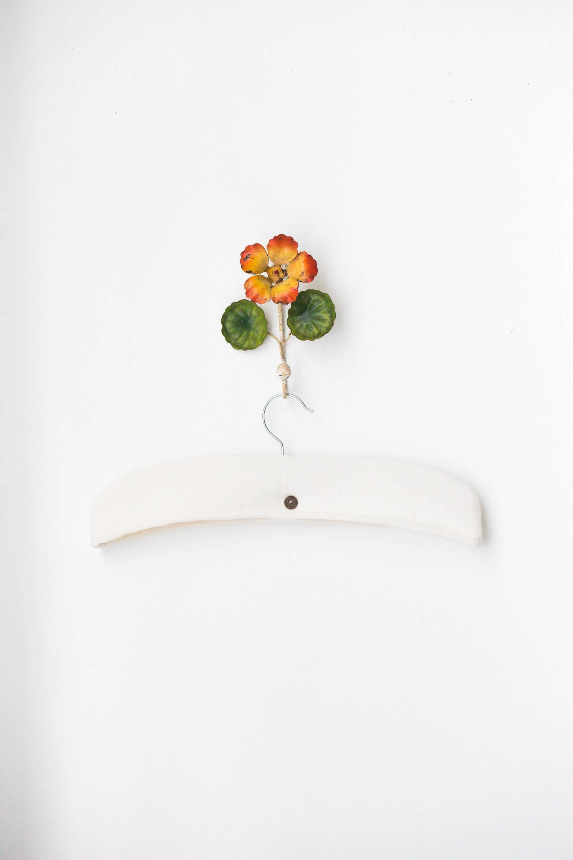 Coat hanger in Natural