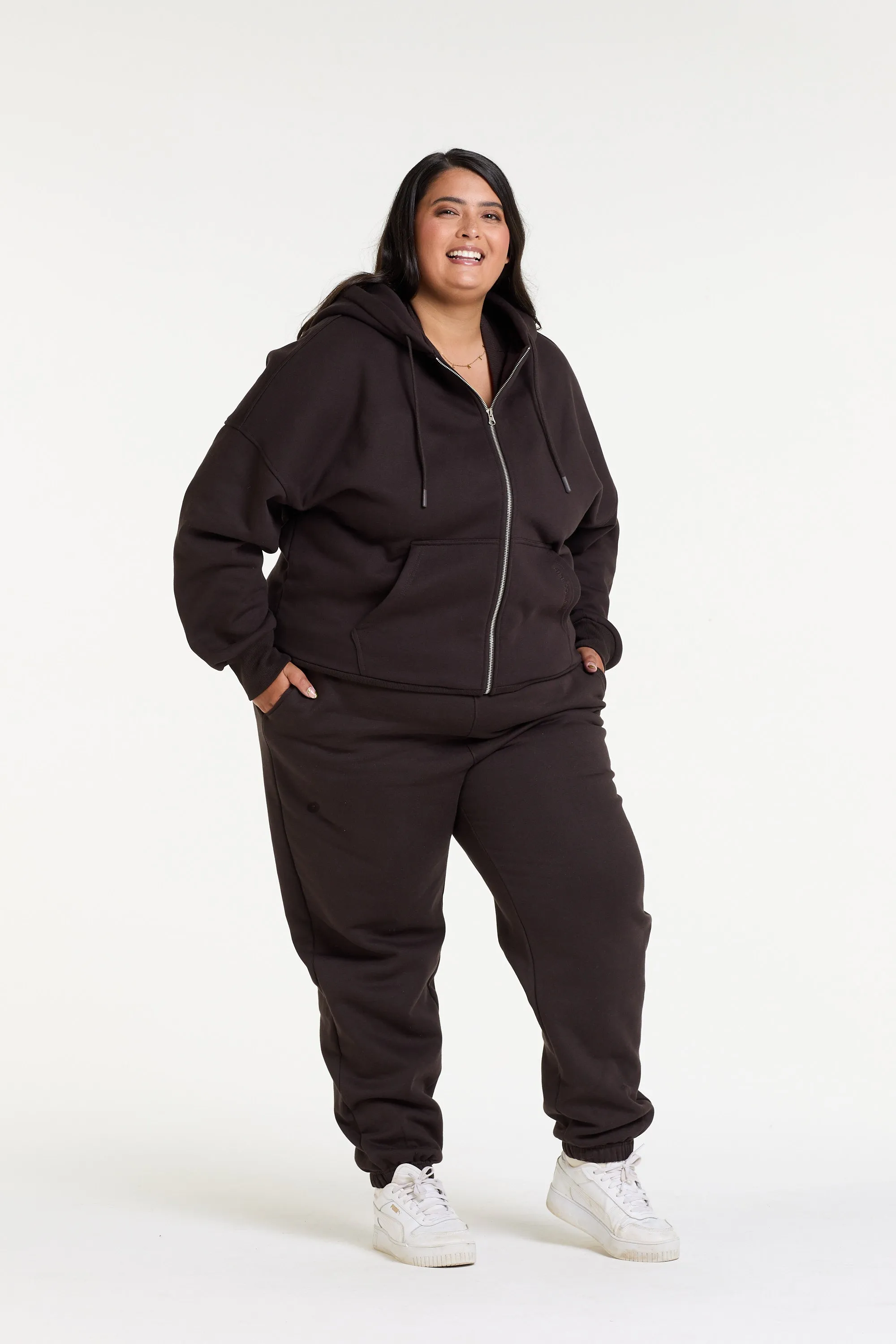 ESSENTIAL TRACKPANT COCOA