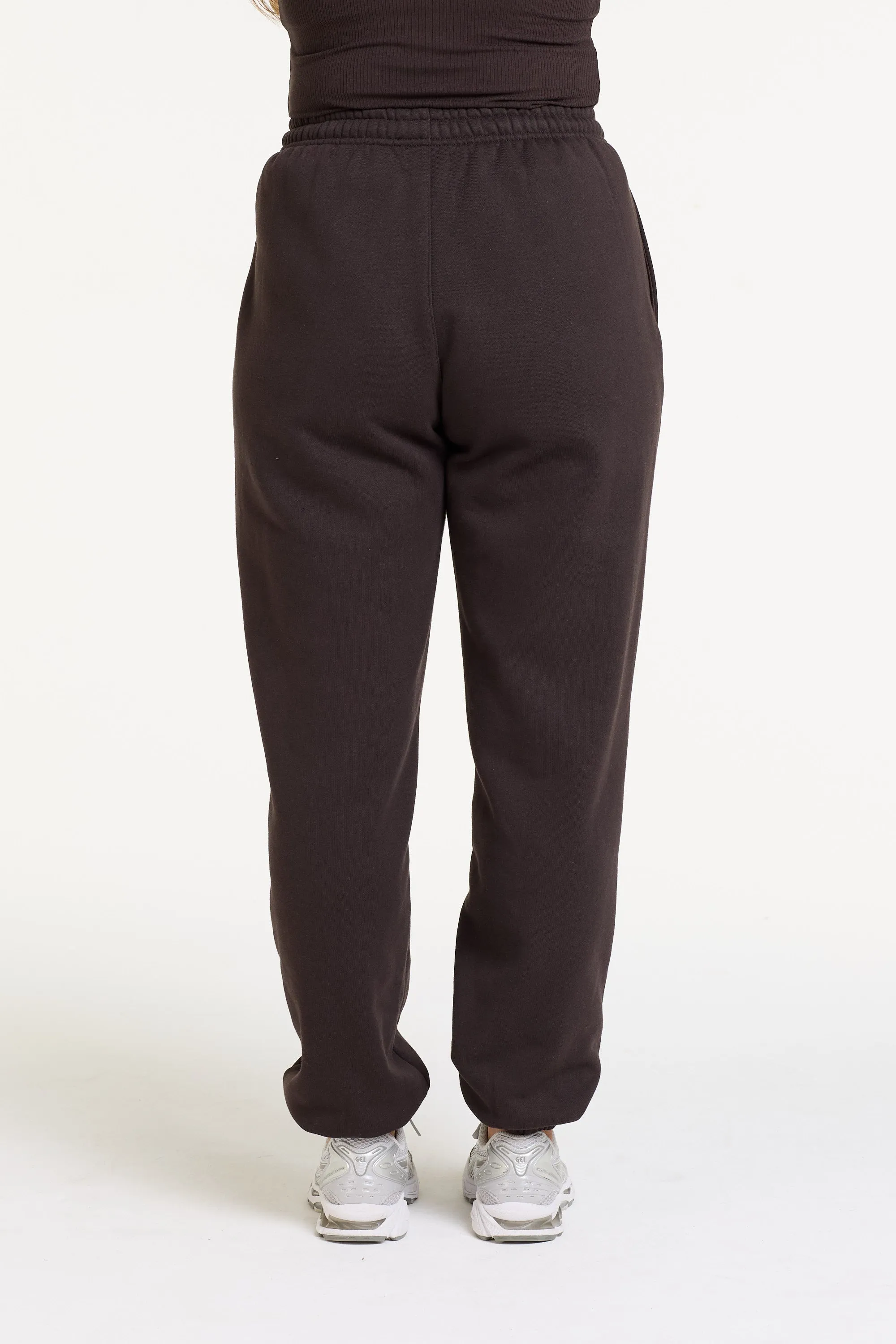 ESSENTIAL TRACKPANT COCOA