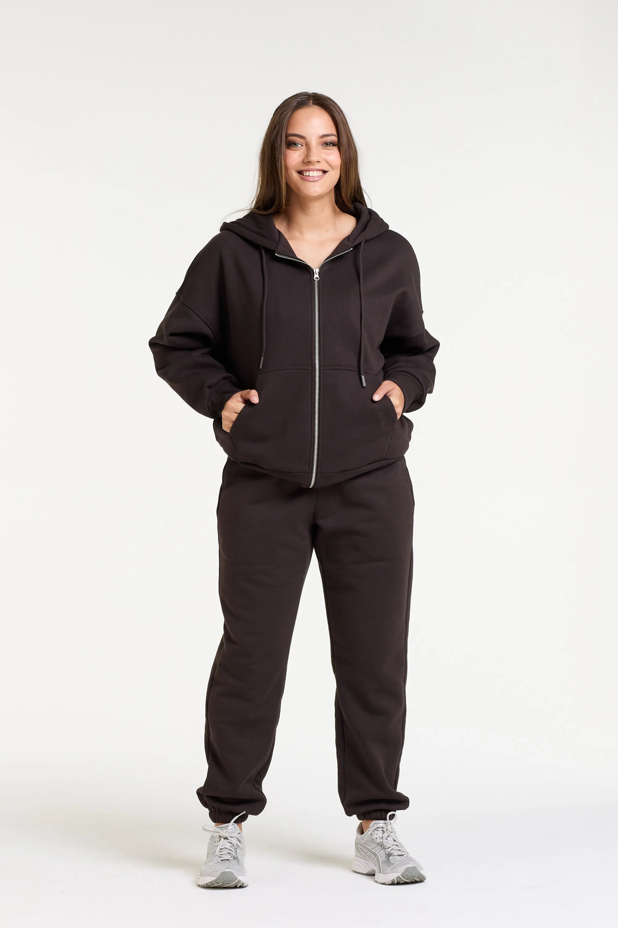 ESSENTIAL TRACKPANT COCOA