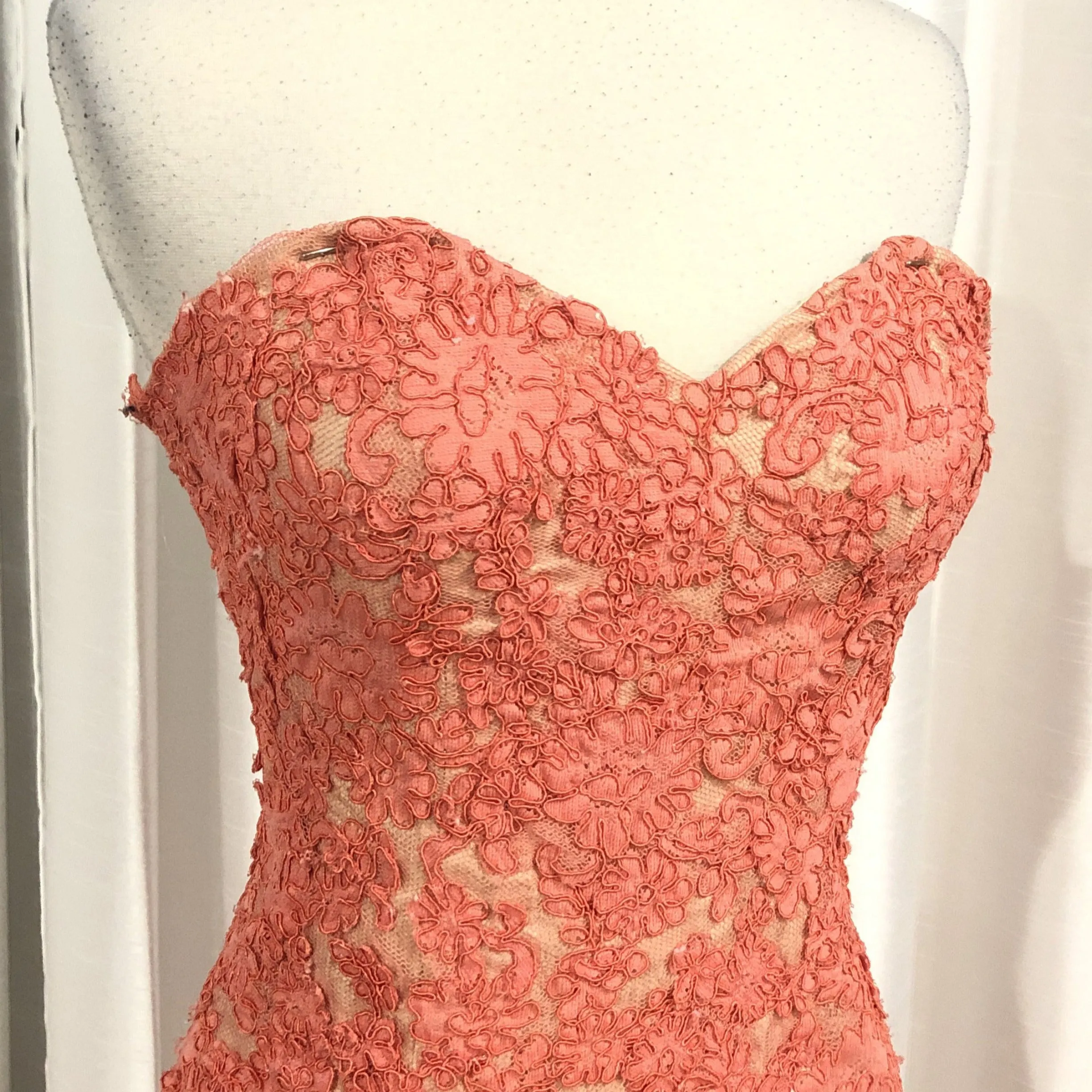 LA FEMME Coral Lace Strapless Sweetheart Long Dress Size 2