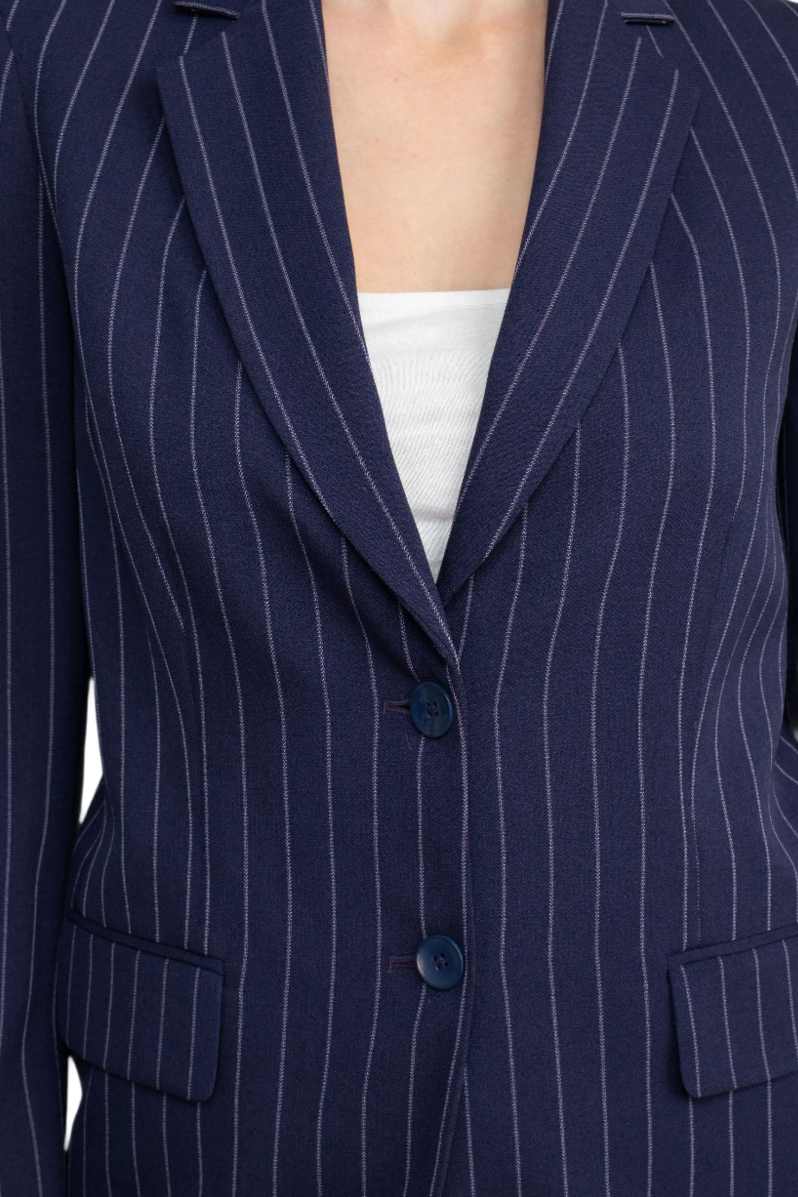 Tahari ASL Notched Collar Two Button Long Sleeve Crepe Blazer