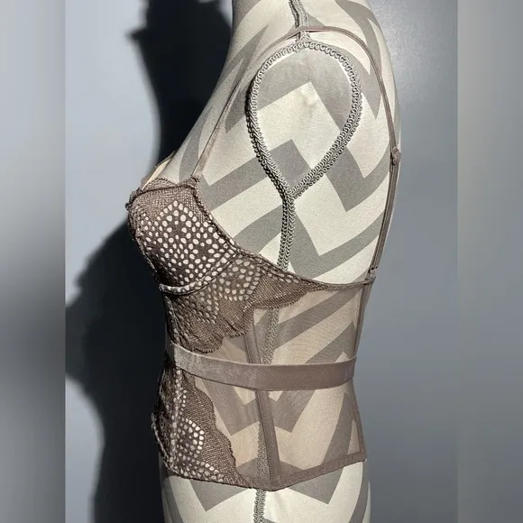Victoria's Secret Brown Lace Bra with Structured Design